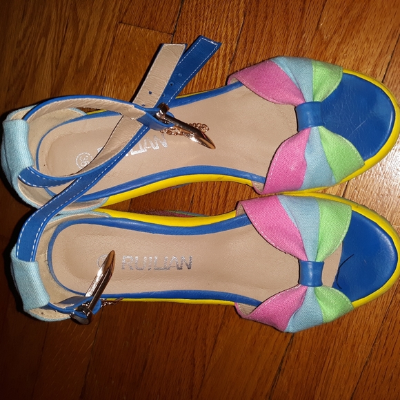 Shoes - Picture 4 of 4